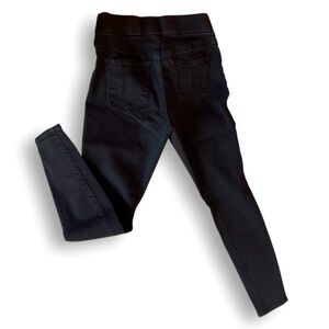 Nine West Heidi Pull-on Skinny jeans. Size 6.